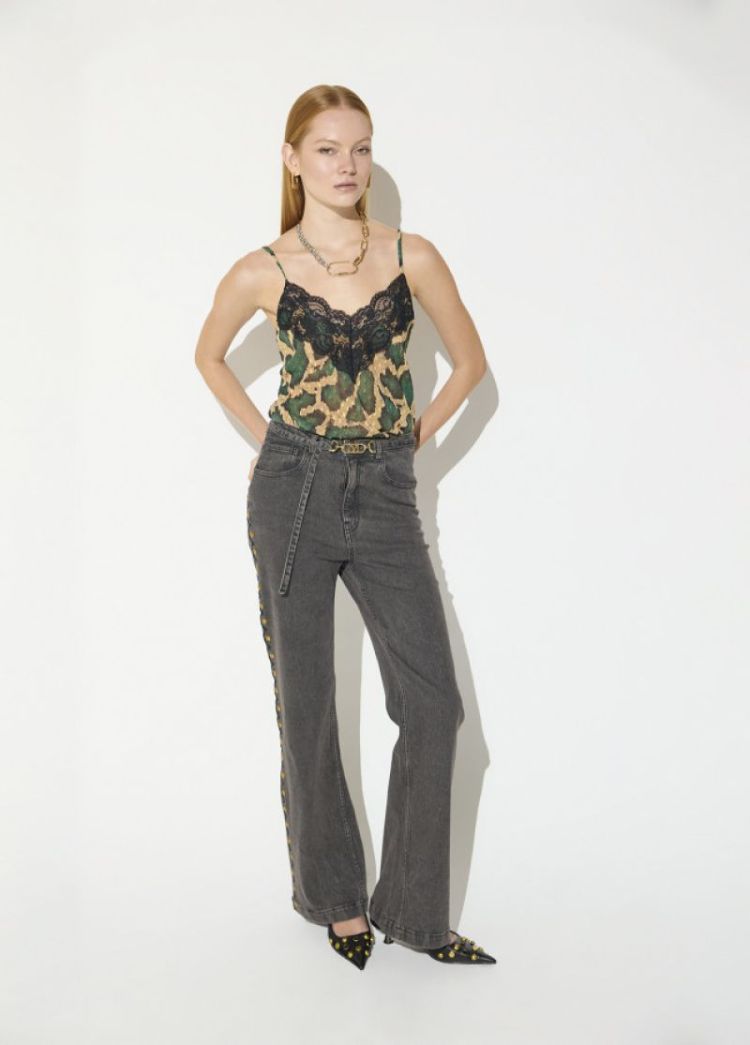 JEANS RECTO LARGO DETALLE NEGRO