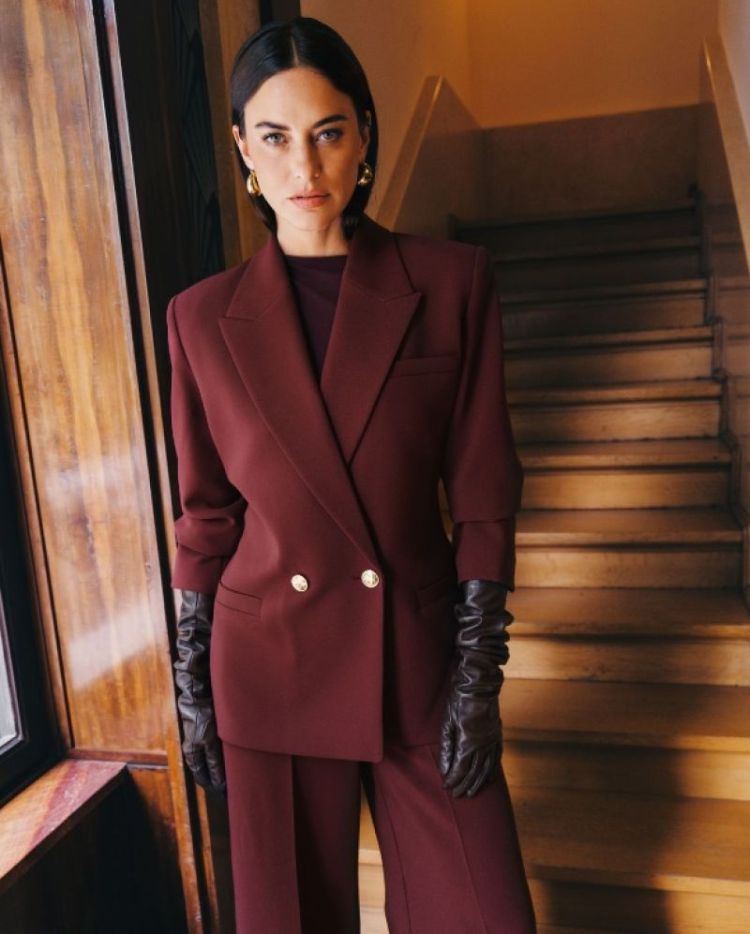 DEE BURGUNDY