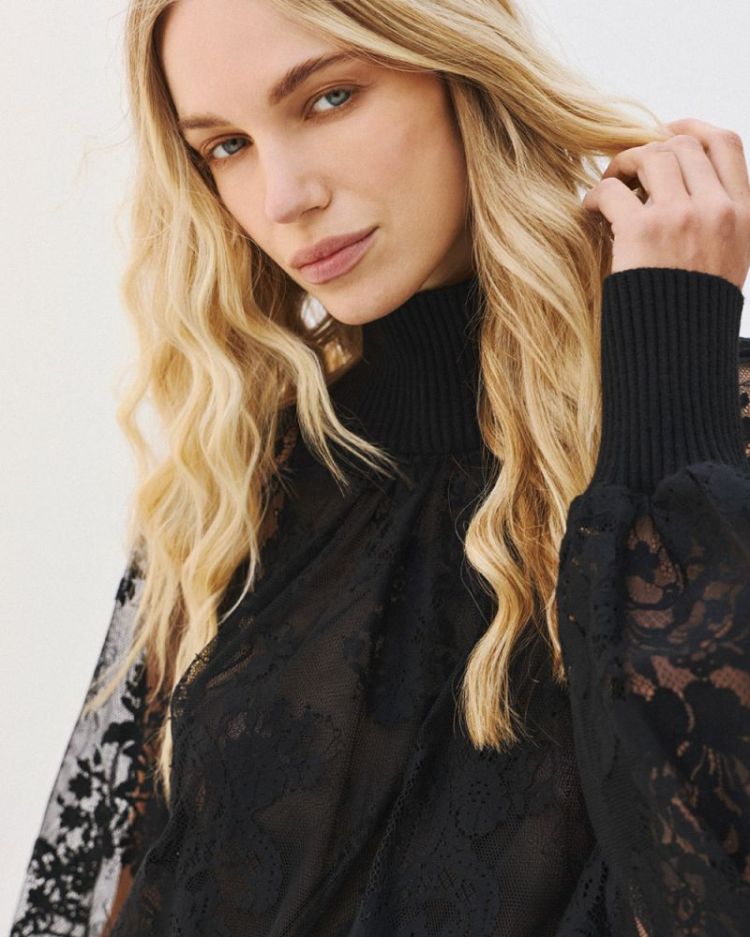LACE TOP BLACK 