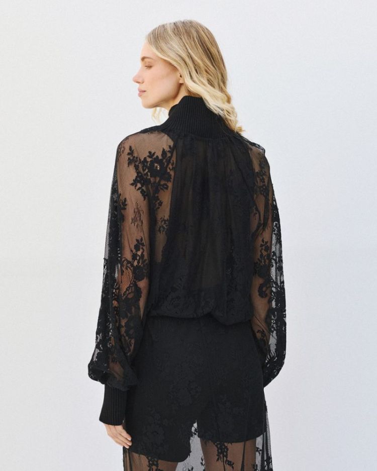 LACE TOP BLACK 